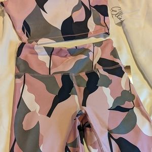 Size small adorable 2 piece athleisure set.